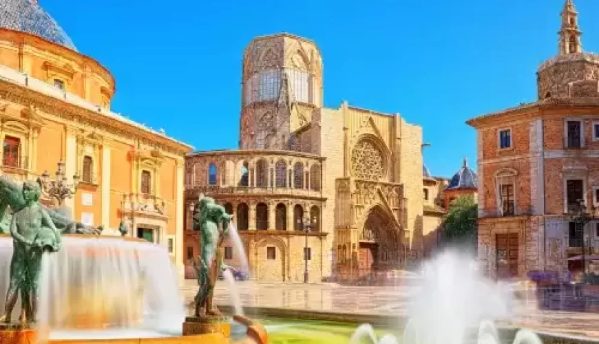 Circuit Espagne 8 jours : Málaga, Valence et Barcelone en car et avion