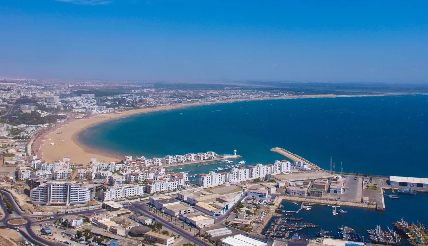 La baie d'Agadir, sa longue plage et son port vus depuis la kasbah