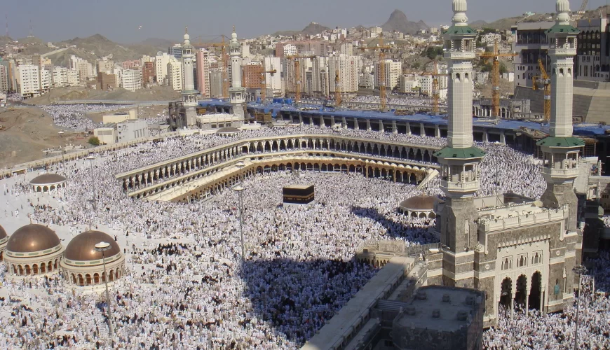 La Grande Mosquée de La Mecque et ses minarets vus du dessus, en Arabie saoudite