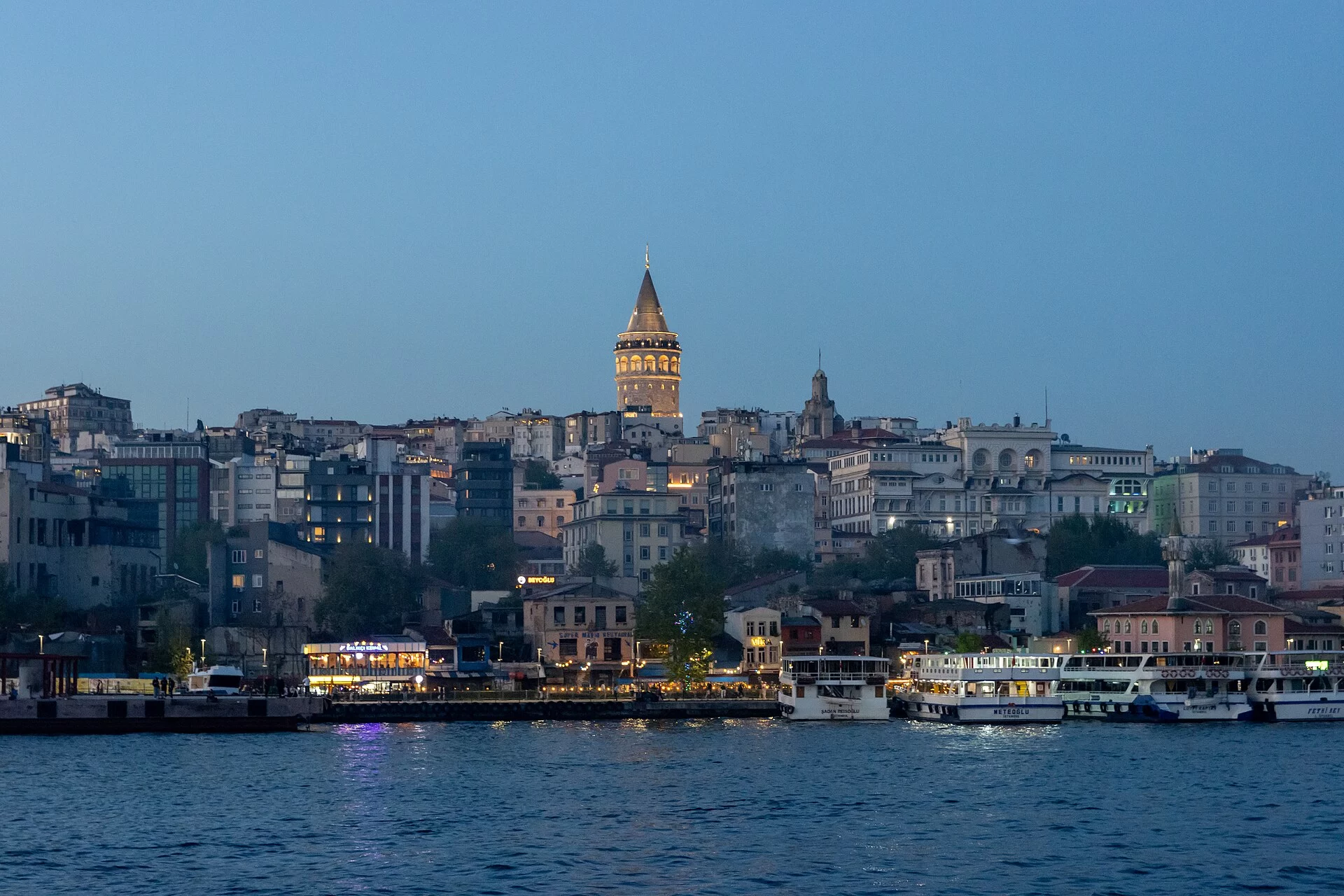 La tour de Galata dominant la Corne d'Or à Istanbul