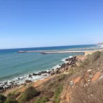 La côte rocheuse et l'Atlantique vus des hauteurs de Larache