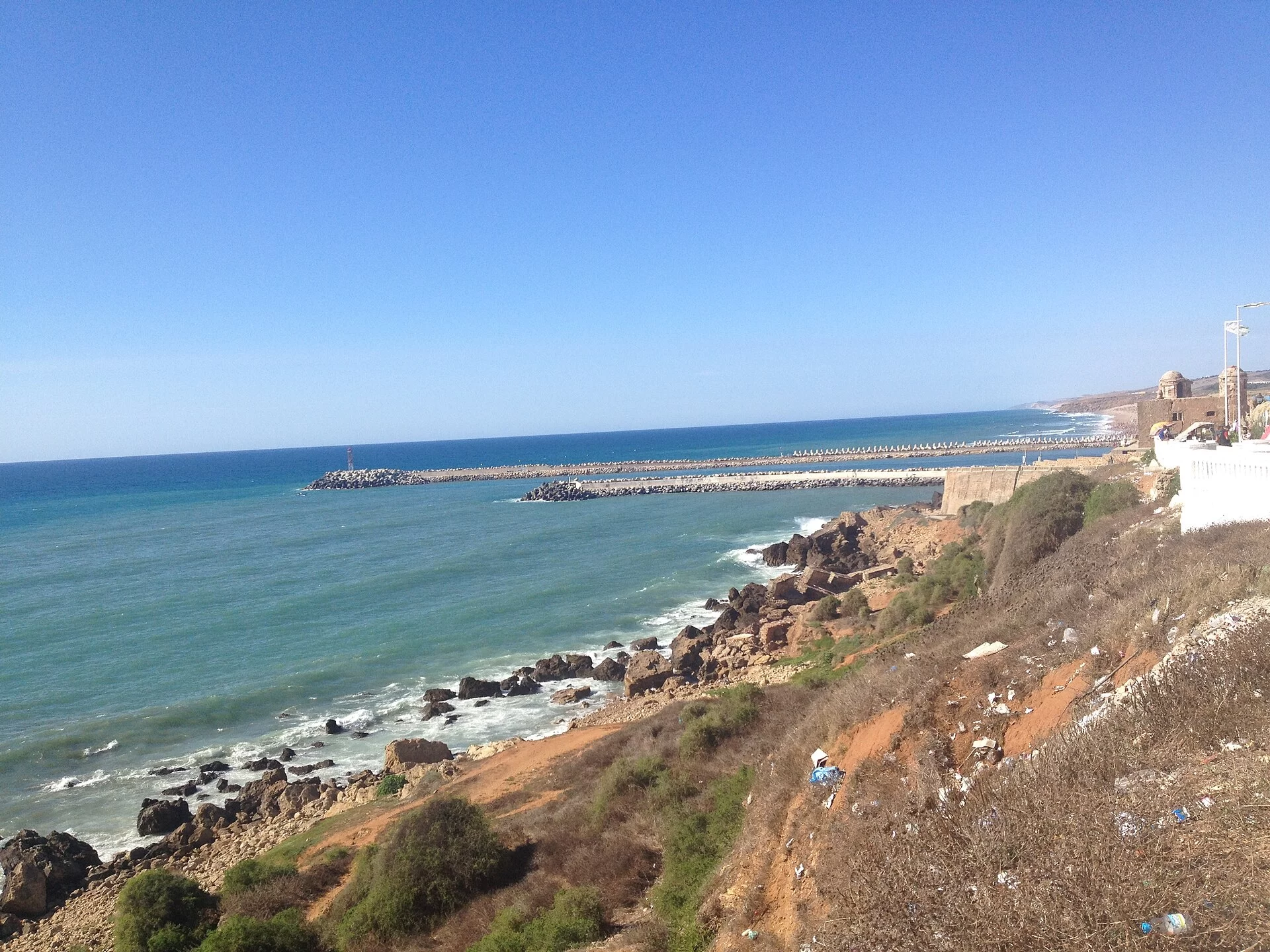 La côte rocheuse et l'Atlantique vus des hauteurs de Larache