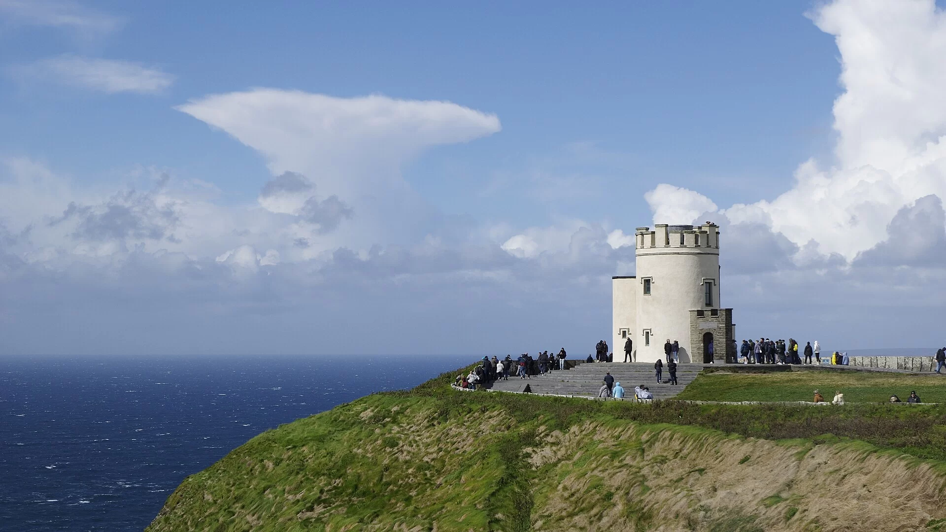 La tour O'Brien sur les falaises de Moher, en Irlande