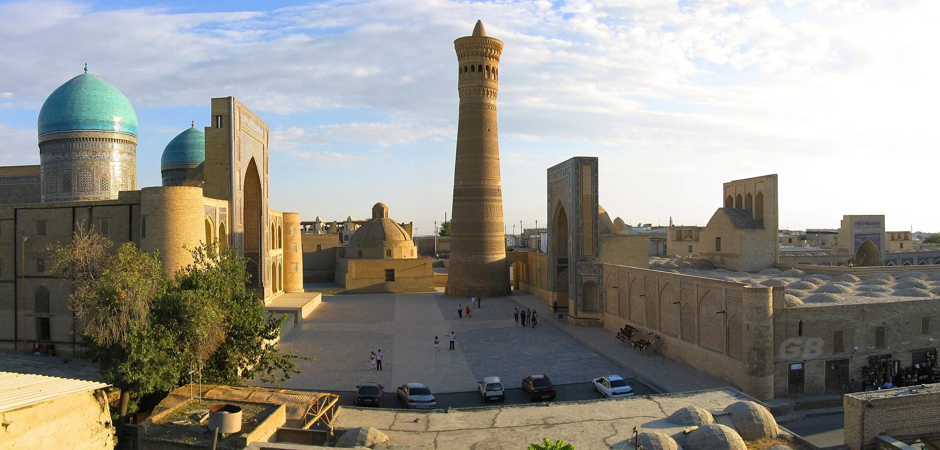 Le minaret Kalyan et les coupoles turquoise de Boukhara, en Ouzbékistan