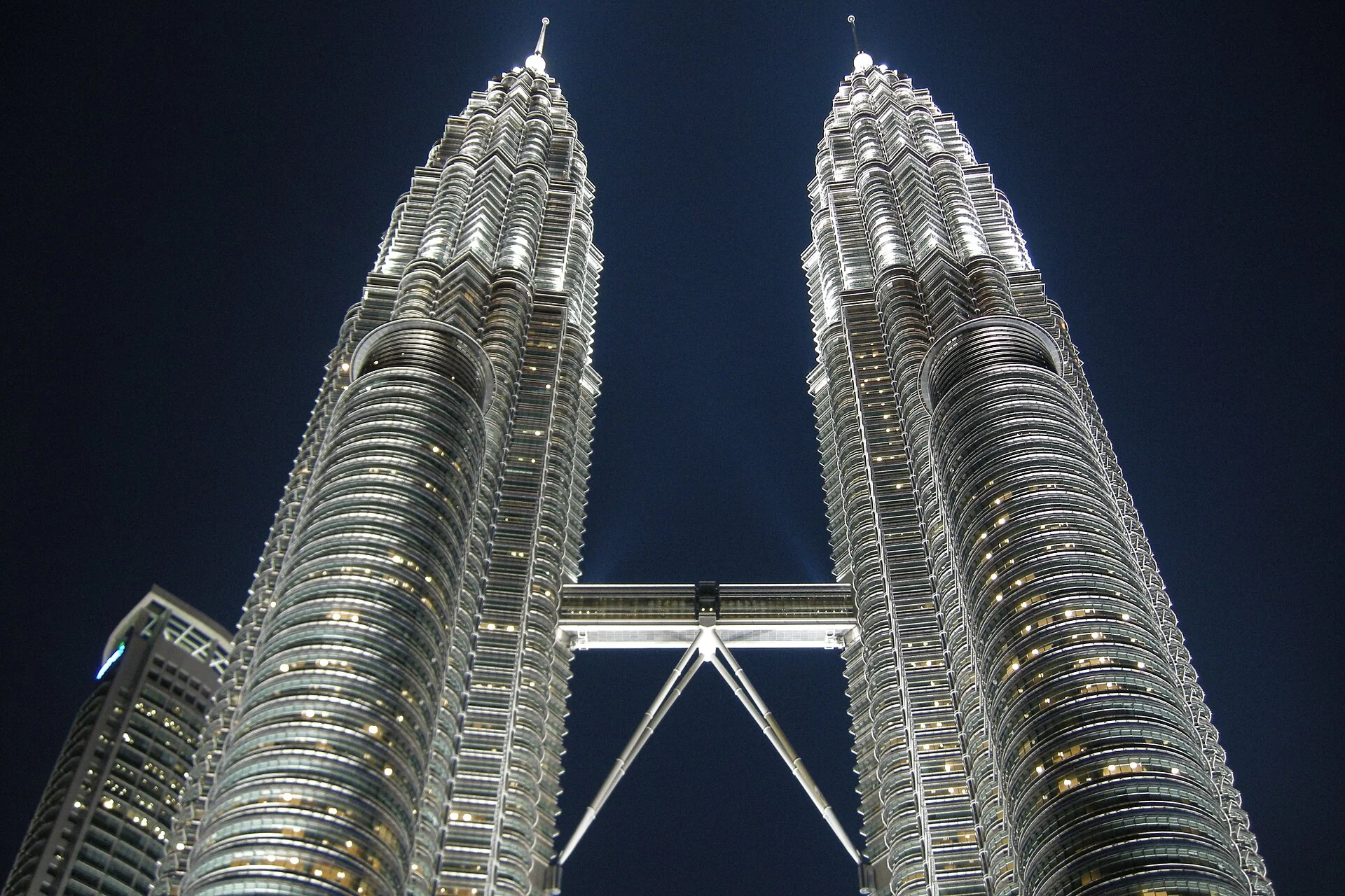 Les tours Petronas illuminées à Kuala Lumpur