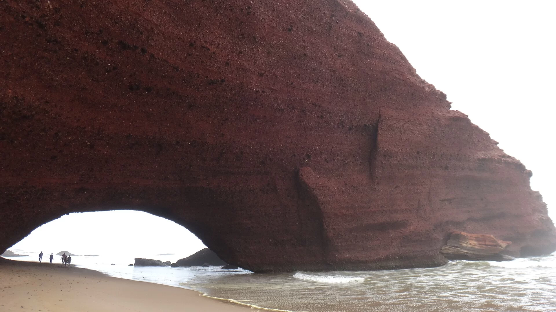 Les arches de grès de la plage de Legzira