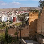 Les remparts almohades dominant la ville de Taza, au Maroc