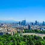Les gratte-ciel du quartier moderne de Milan vus depuis les parcs