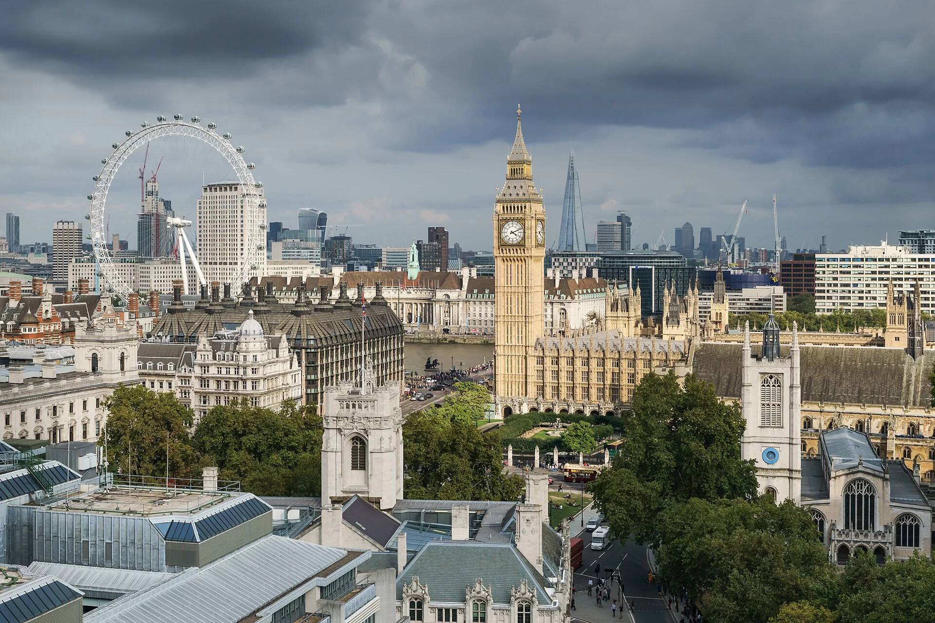 Vue sur Londres avec Big Ben, le London Eye et la Tamise, au Royaume-Uni