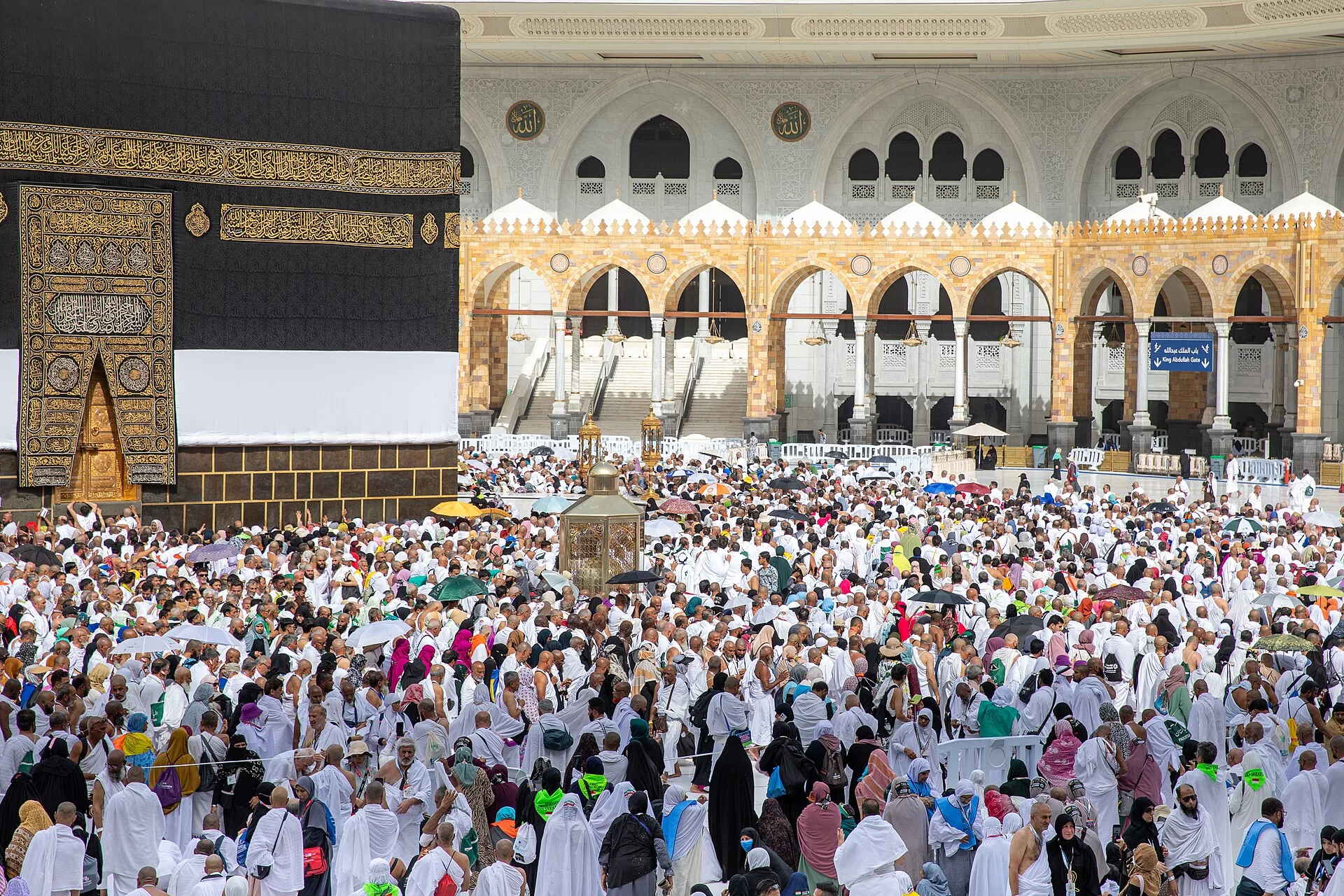 Pèlerins autour de la Kaaba et de la Mosquée sacrée