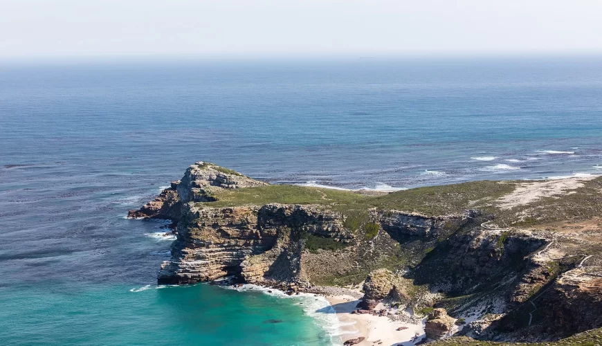 Le cap de Bonne-Espérance et ses falaises sur l'océan, en Afrique du Sud