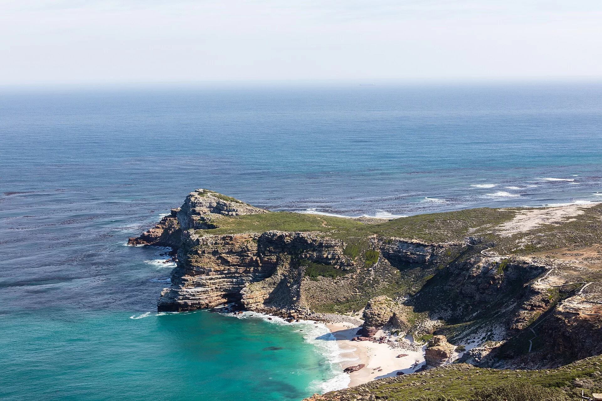 Le cap de Bonne-Espérance et ses falaises sur l'océan, en Afrique du Sud