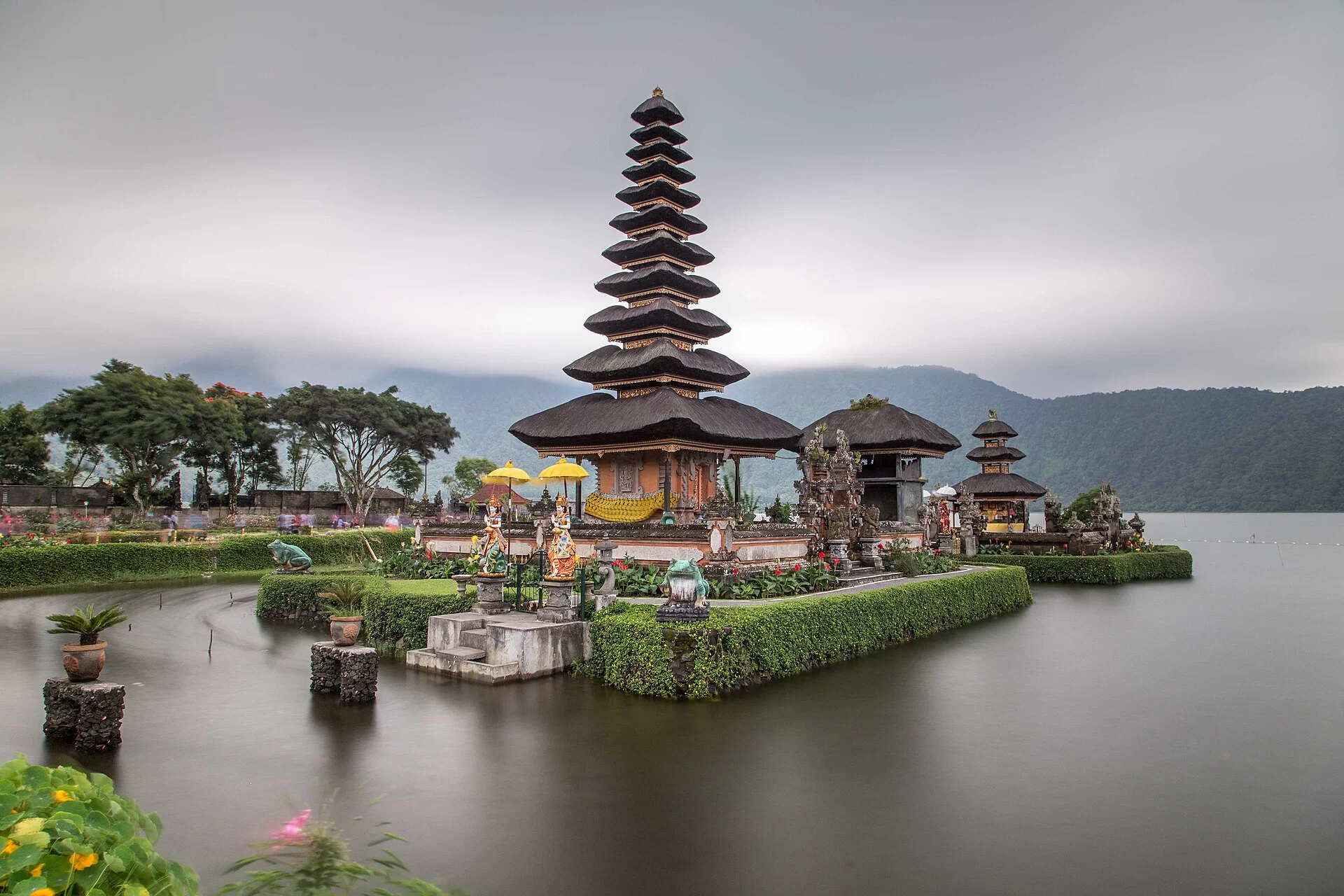Le temple Pura Ulun Danu Bratan sur le lac, à Bali