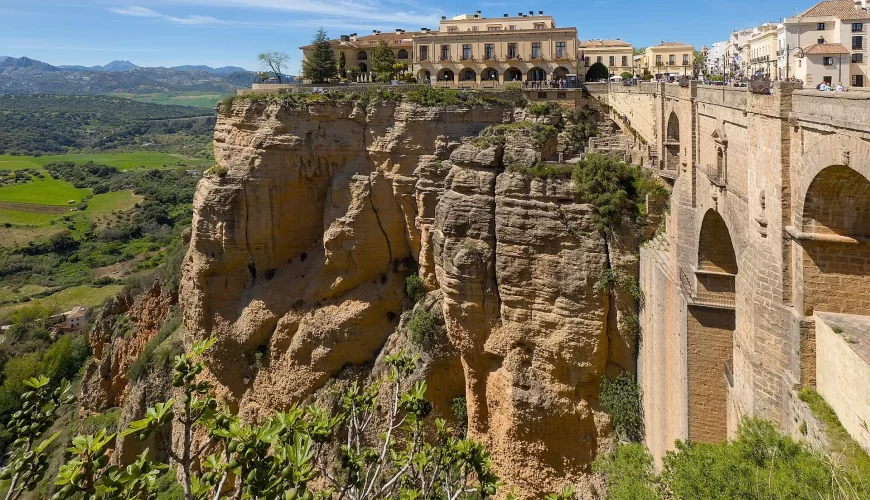 Le Puente Nuevo enjambant le canyon de Ronda, en Andalousie