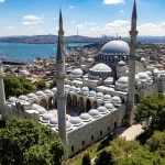 La mosquée Süleymaniye et ses cours vues du ciel à Istanbul