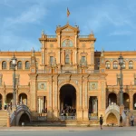 Le pavillon central de la place d'Espagne à Séville