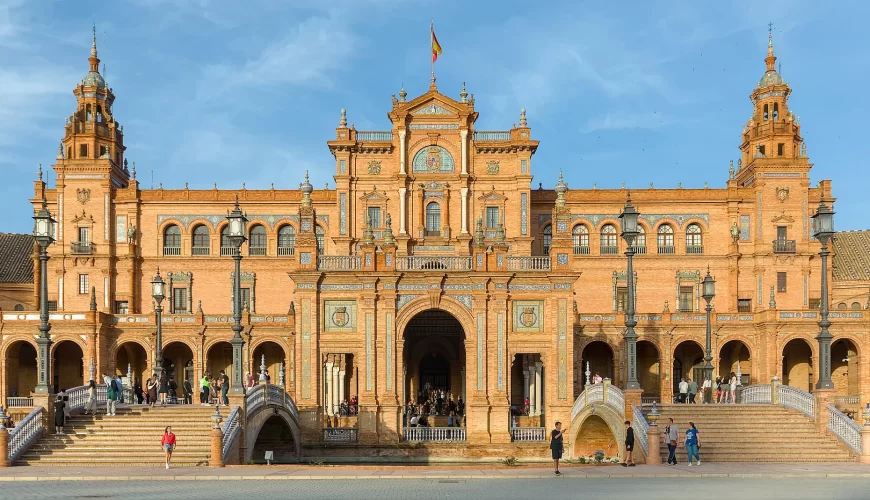 Le pavillon central de la place d'Espagne à Séville