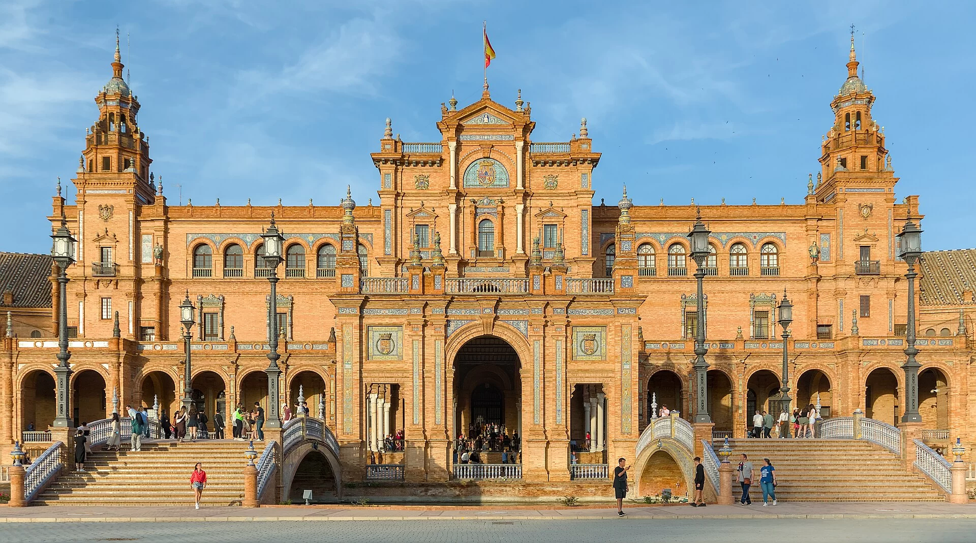 Le pavillon central de la place d'Espagne à Séville