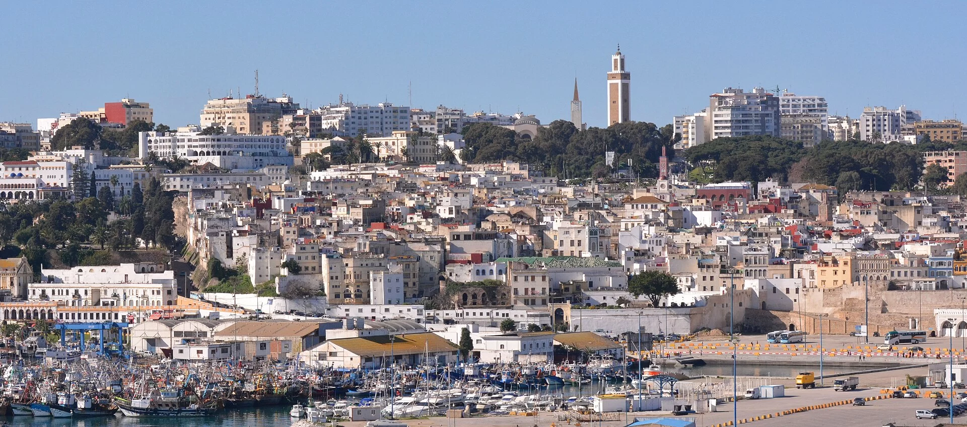 La médina et le port de Tanger vus depuis les hauteurs de la ville