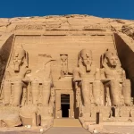 Les colosses du temple d'Abou Simbel en Égypte