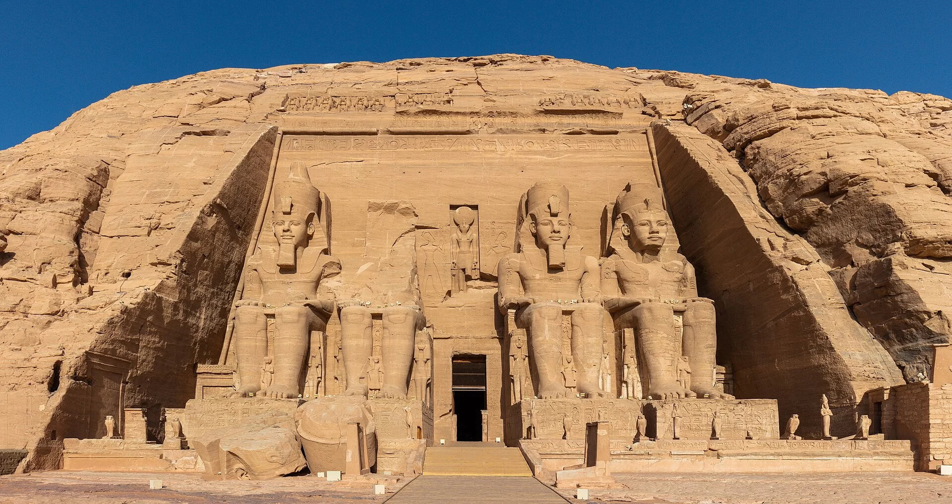 Les colosses du temple d'Abou Simbel en Égypte