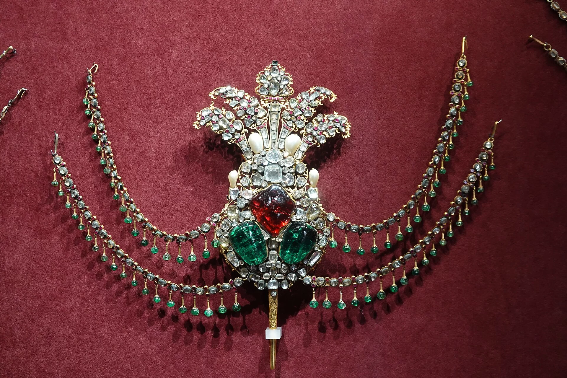 Un bijou exposé dans le palais de Topkapı à Istanbul