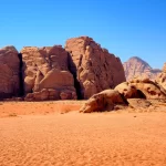 Les formations rocheuses rouges du désert de Wadi Rum en Jordanie
