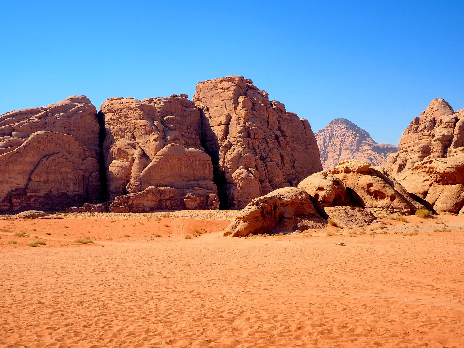 Les formations rocheuses rouges du désert de Wadi Rum en Jordanie