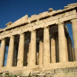 Les colonnes doriques du Parthénon sur l'Acropole d'Athènes