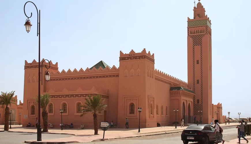 La mosquée en pisé rouge de Zagora au Maroc